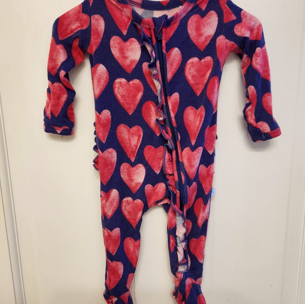Posh Peanut Linet Ruffled Footie Zippered One Piece NEWBORN used condition
